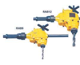Bohrmaschinen mit Spindelvorschub RAB Atlas-Copco-Bohrmaschinen mit Spindelvorschub sind ideal für Bohrvorgänge, die hohe Vorschubkräfte erfordern. Sie eignen sich auch zum Aufreiben und Bördeln.