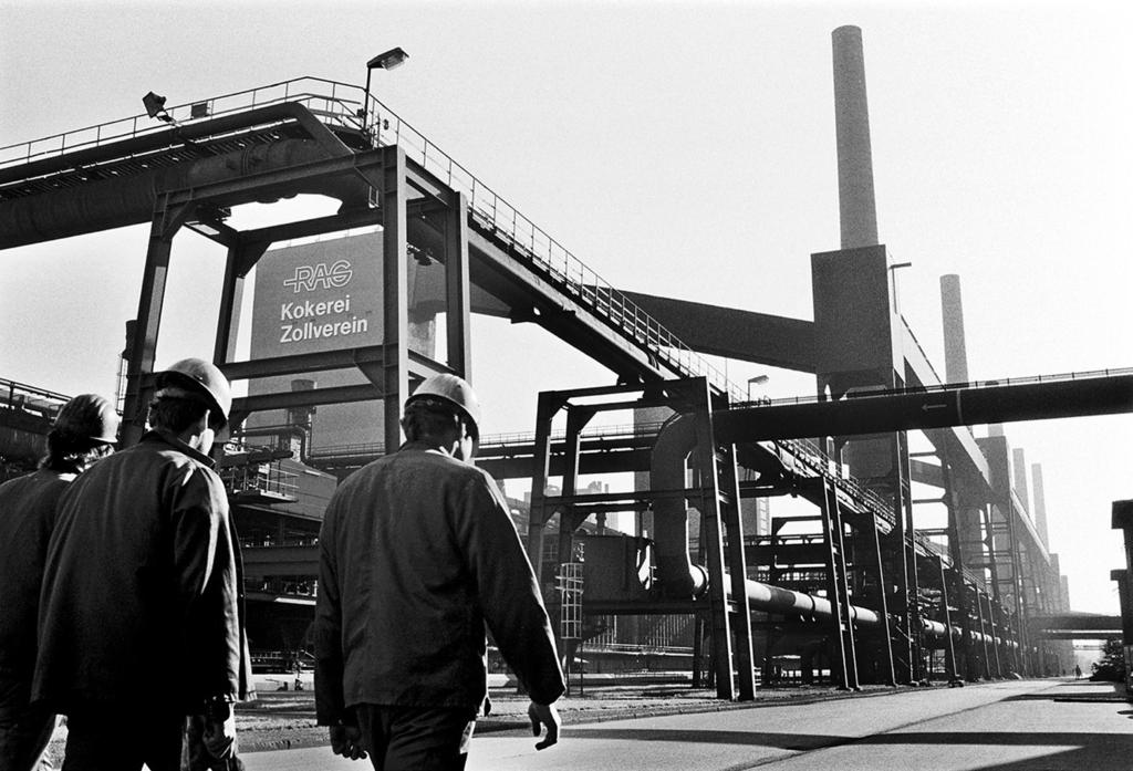 Das Bergwerk Zollverein war zu seiner Inbetriebnahme Anfang der 1930er Jahre eine hochmoderne Riesenmaschine und ein Repräsentationsbau zugleich und insofern von Beginn an das, was man heute als