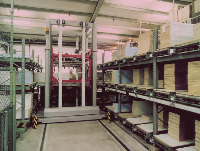 Cantilever Shelf Series 750 Shown in combination with a hydraulic lifting table with a built-in a motorized roller