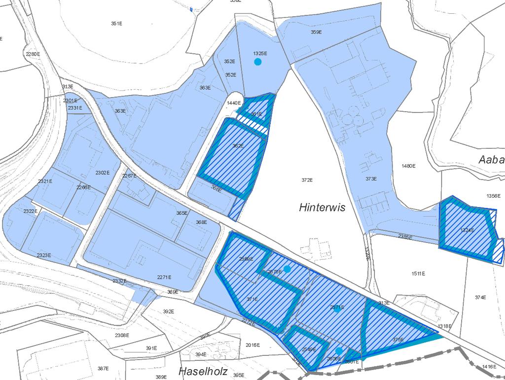 Baureglement / Zonenplan Planungsbericht Seite 15 Die Abbildung 5 zeigt die unüberbauten Bauzonenflächen im Industrie- und Gewerbegebiet Hinterwis (blau umrandete Flächen).