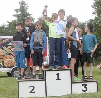 Unter den fast 300 Teilnehmern aus vielen Schulen des Saarlandes fand sich neben vielen Triathlonspezialisten aus den Vereinen auch eine Anzahl von Kindern, für die dieser Wettkampf eine Premiere