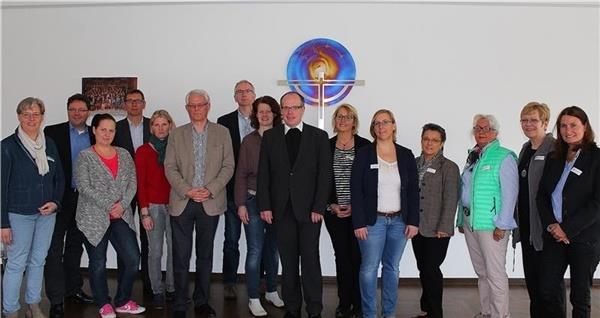 Netzwerk der Flüchtlingssozialarbeit im Landkreis Emsland Gut ankommen in Sozialdienst katholischer Männer (SKM) Ein starkes Team für