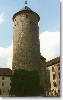 Sicherungshaft Z.B. in den Türmen der mittelalterlichen Stadtmauern Sie dienten nicht nur der Verteidigung der Stadt, sondern auch der Verwahrung von Gefangenen bis zur Gerichtsverhandlung bzw.