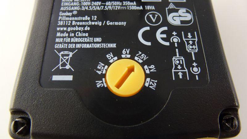 Abbildung 8: Spannungseinstellung - 7,5 V DC Die Ausgangsspannung des Netzteils wird auf 7,5 V gestellt. Das gelbe Drehrad rastet spürbar ein. Warnung!