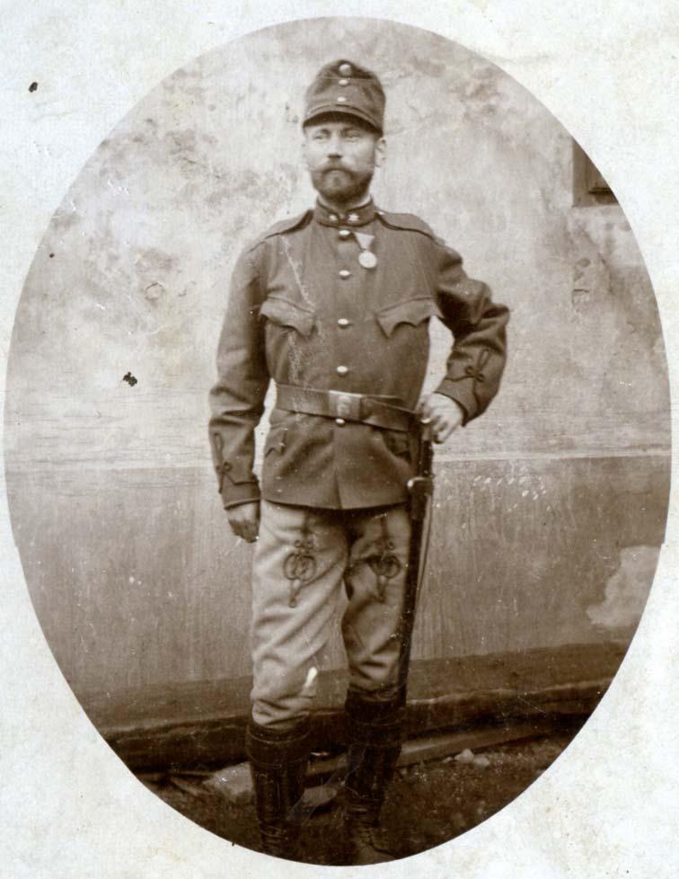 František Lukáček (roč.1880) na poslednej fotografi i, zahynul v bitke na rieke Piava v roku 1918.