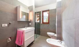 shower box, two covered parking places and basement/ski storage Trilocale mansardato per 6