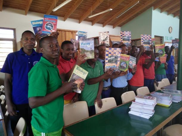Anschaffung von Schulbüchern, Unterrichtsmaterialien, Schulmöbeln und einem Kopiergerät Im Berichtsjahr konnte die Amani English Medium Primary School in Usa River, Tansania einen modernen Laptop