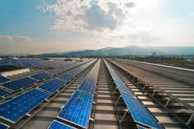 Weiterhin Baubewilligung für Anlagen auf Flachdächern 11 Aufgeständerte Solaranlagen überragen die Dachfläche meistens um mehr als 20 cm.