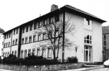 Der Beschuss wurde 1988 vozogen. As Ersatz wurde beschossen das vorhandene Atenheim zum Kreisseniorenzentrum auszubauen.