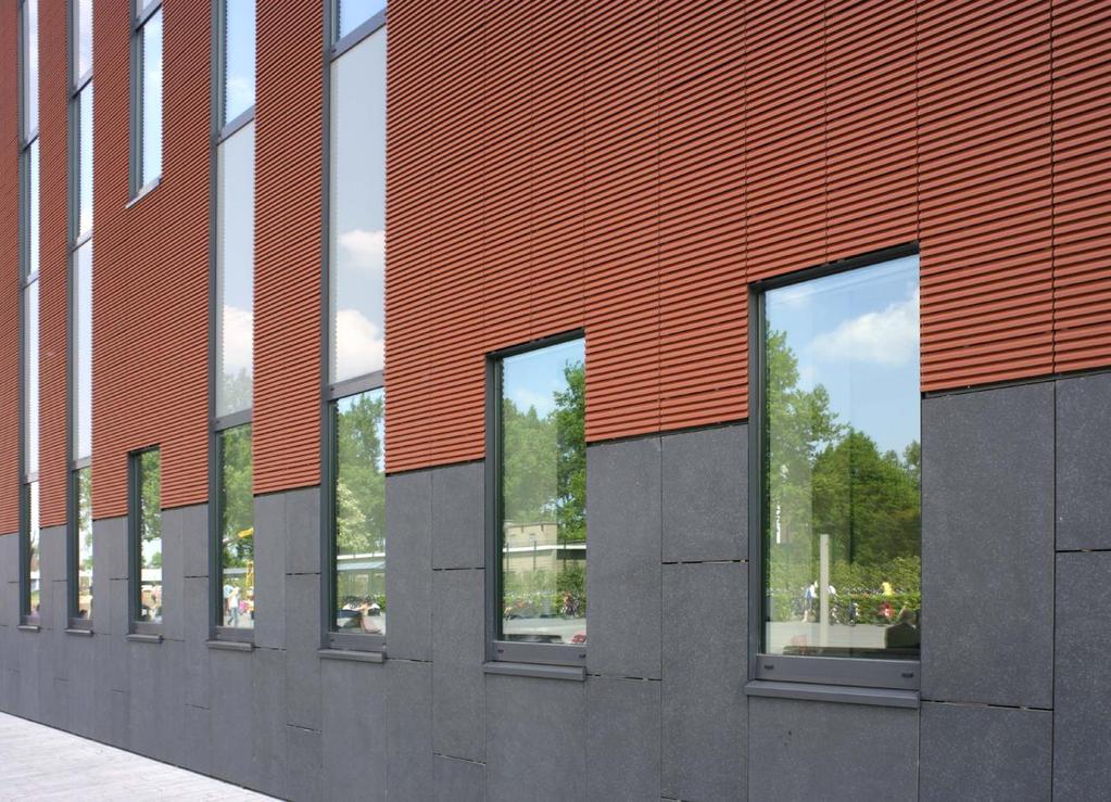 - 10 - Erweiterung der AVANS-Hochschule in Breda/NL Die dritte Dimension des keramischen Materials wird hier erkennbar, die Tiefe der Bekleidung erfahrbar.