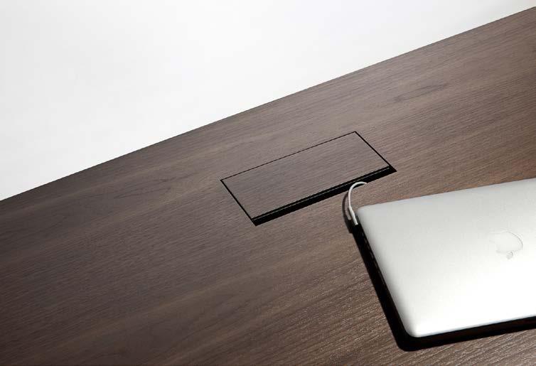 The pop-up lid is available in the same wood veneer as the tabletop or in structured lacquer. A 17-mm slot accommodates cables.