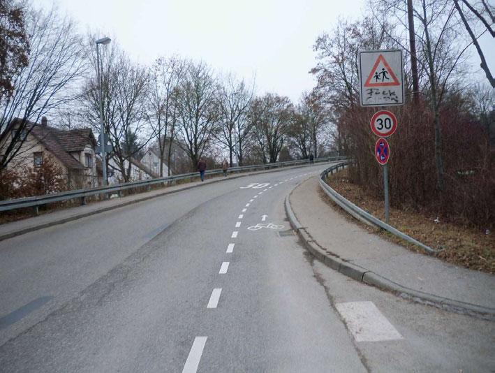 Beispiele sind Isolde-Kurz-Straße, Kirchstraße und Teile der Alleenstraße. Besonders gut für Radfahrer ist die Lindorfer Straße in Ötlingen, hier gibt es Tempo 30 und bergauf einen Schutzstreifen.
