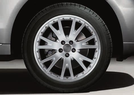 Aluminium-Gussräder im 7-V-Design, zweiteilig In der Dimension 8,5 J x 20 für Reifen der Größe 255/45 R 20. Nur in Verbindung mit Radlaufblenden.