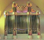 26 Orgel-Portraits schlossen ist. Das neugotische Orgelgehäuse ist ein Werk des Rotenburger Tischlers Ernst Rinck aus dem Jahr 1865. Führer-Orgel (1987) Fredenbeck, Martin-Luther-Kirche Mi 23.09.