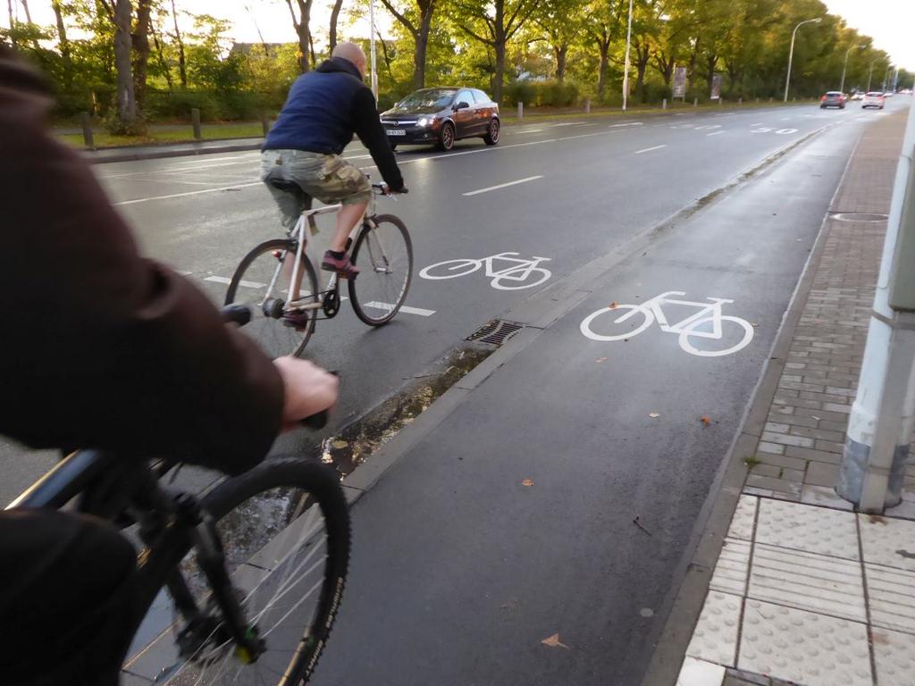 Top 15 Nebeneinanderfahren von Radfahrenden Nebeneinanderfahren von Radfahrenden ermöglichen Idealerweise könnten Radfahrer überall nebeneinander fahren.