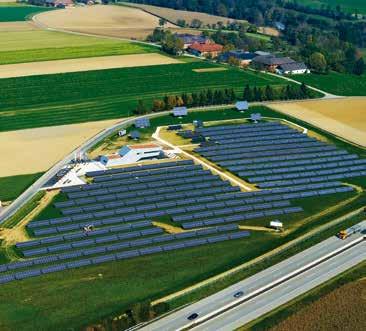 Das derzeit größte Sonnenkraftwerk Österreichs befindet sich in Eberstalzell. Dort werden jährlich rund 1.000 Megawattstunden Strom erzeugt. Das Gelände des Kraftwerks ist mehr als sechs Hektar groß.