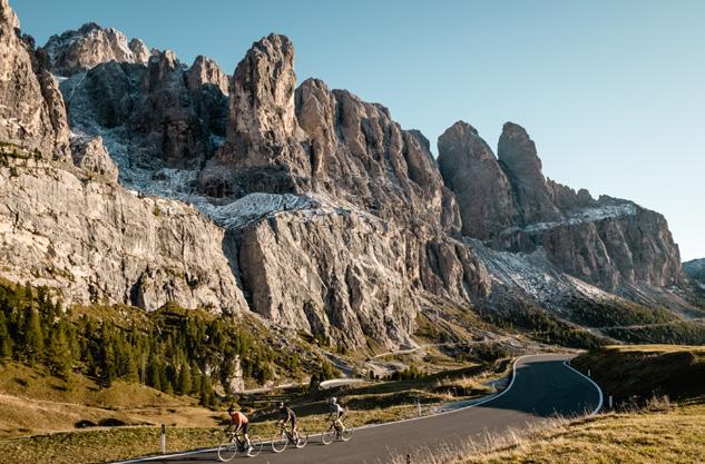Die Sporttour sieht den Aufstieg zur legendären Marmolada/Fedaia-Pass über die Serrai di Sottoguda und Malga Ciapela vom schwierigsten Hang mit einer Steigung von mehr als 15% vor.