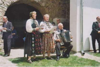 Gemeinschaft und warb bei den ausgewanderten Urwegern für die kürzlich geschaffene Möglichkeit der Zweitmitgliedschaft in der evangelischen Kirche Rumäniens.