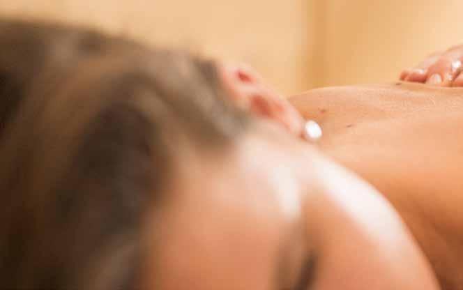 MASSAGEN Massaggi Massages Klassische Ganzkörpermassage Bei der Ganzkörpermassage werden Verspannungen gelöst und Muskeln gelockert.