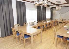 Ein großer Saal ist in zwei Räume teilbar und dadurch ideal für kleinere oder größere Gruppen.