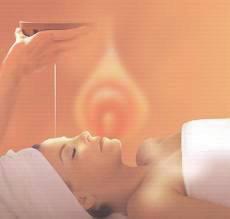 Massagen Ayurvedische Gesichts und Kopfmassage Massage mit warmen Sesamöl, ideal für gestresste Menschen, entspannt die Psyche und den Körper. ca. 40 min.