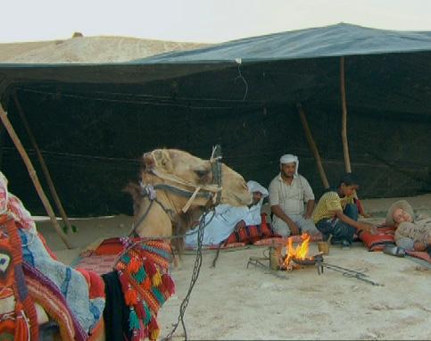 ARBEITSBLATT 5 FILM 2: AHMAD: IM BEDUINEN- CAMP Ahmad: Im Beduinencamp Ben staunt: Da leben Beduinen in der Wüste wie zu Zeiten Moses mit einem Unterschied: Sie gehen zur Schule!