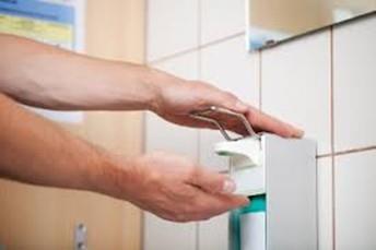 Allgemeine Hygienemaßnahmen TRBA 500 Einhaltung der in den Hygieneplänen festgelegten Schutzmaßnahmen (z.b.