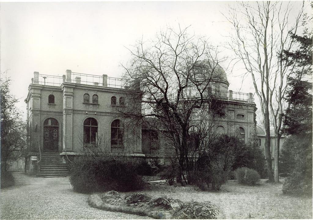 Erweiterung des Abbeschen Sternwartenneubaus im Jahr 1903 Zur Vergrößerung der Dachfläche für das astronomische Praktikum und zur