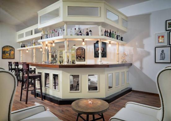 Big Ben: Eine freundliche Bar im klassischen Stil, die zu einem angenehmen Beisammensein bei einem Aperitif vor dem Abendessen einlädt.