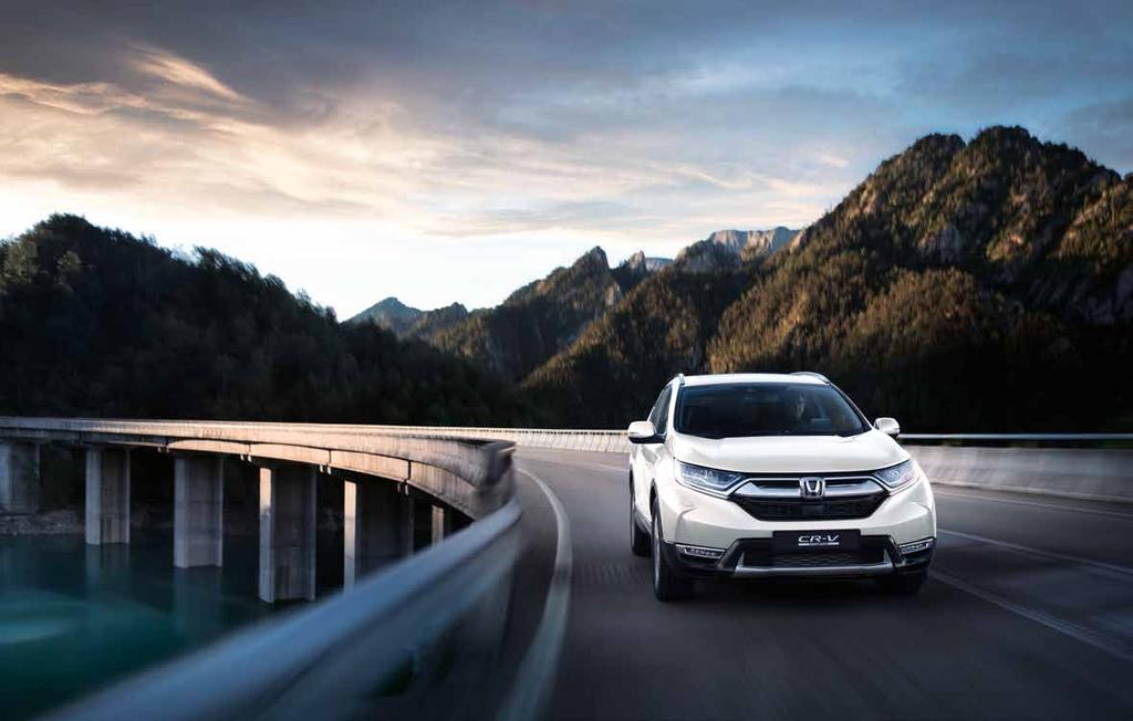 Performance I 14 15 Hybrid. Neu erfahren. Der CR-V ist neben den TURBO Benzinmotoren auch mit dem neuen Hybridsystem i-mmd (Intelligent Multi-Mode Drive) erhältlich.