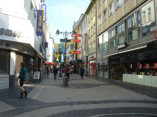 Seit mittlerweile rund fünfzehn Jahren wird die Realisierung eines die Elberfelder City ergänzenden Einkaufsbereichs Am Döppersberg diskutiert.