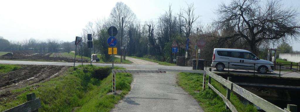 Ende des Abschnitts am Kanal bei Migliaro Hier führt der Weg erstmals wieder an Bebauung entlang (ca.