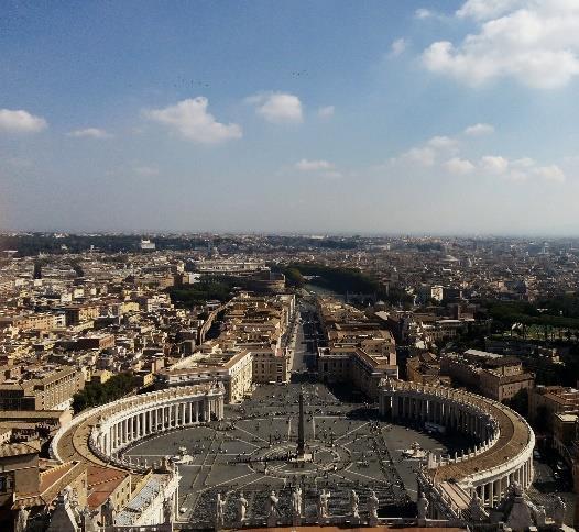 Schon die Basilika von außen und der Vorplatz mit dem antiken, aus Ägypten stammenden Obelisken waren für uns alle sehr beeindruckend.