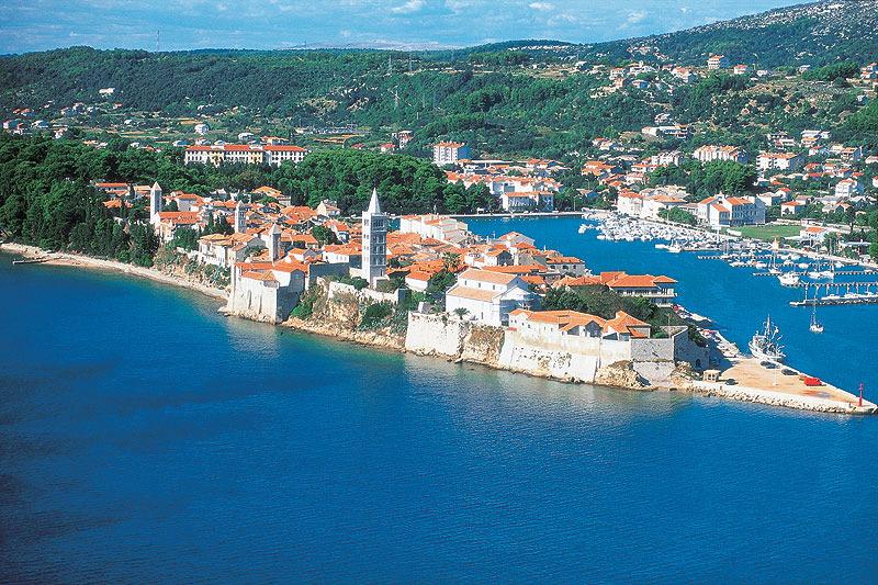 Die Insel Krk, die mit einer Fläche von ca. 406 km², die größte Insel Kroatiens ist, liegt am Anfang der Region Kvarner Bucht und ist vom Festland aus über eine Brücke leicht zu erreichen.