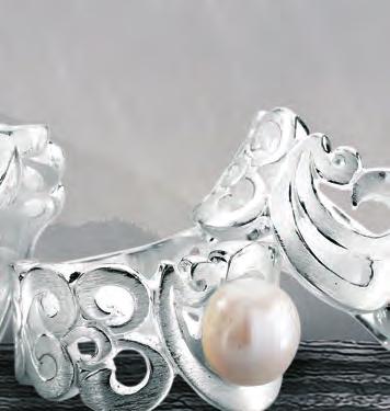 In Altpersien galt die klare, schimmernde weiße Perle als Symbol der Jungfräulichkeit und aufgrund ihres zart