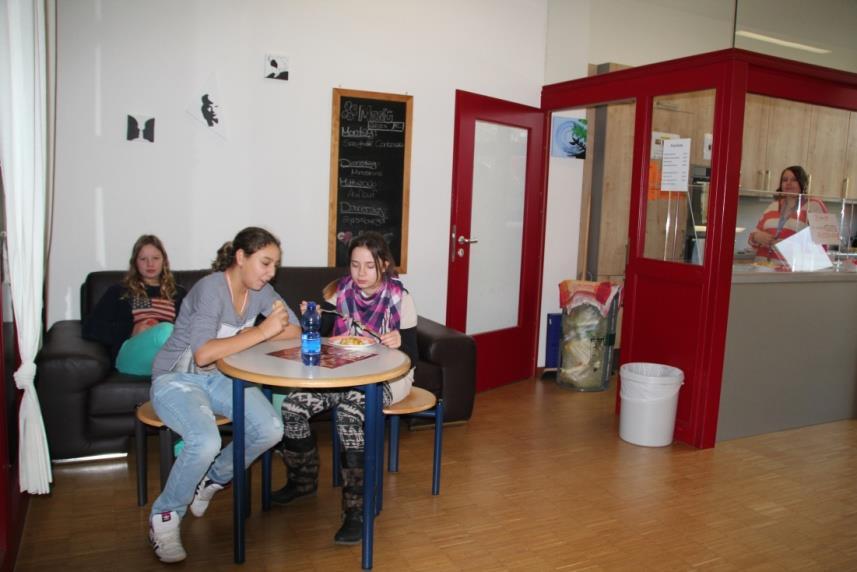 warmen Mittagsessen Schülercafé Arbeitsgemeinschaften