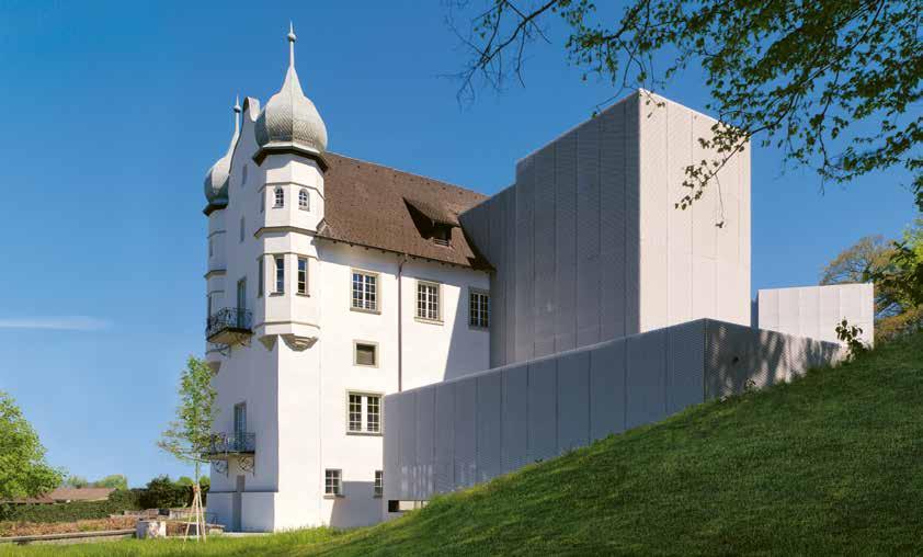 SEMINARHOTEL SCHLOSS HOFEN Mit herrlichem Blick auf den Bodensee liegt Schloss Hofen etwas oberhalb der Gemeinde Lochau, ca. 5 Kilometer von Bregenz entfernt.