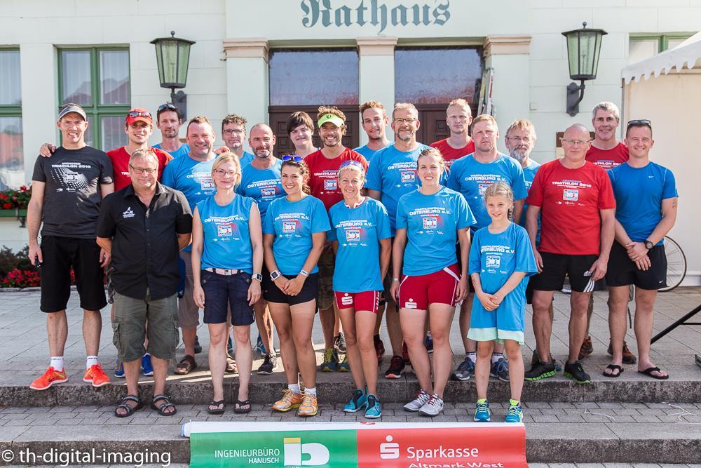 S e i t e 2 22. Arendsee Triathlon - 15./16.06.2019 VORWORT Liebe Triathleten und Sportbegeisterte, die Triathlonfüchse aus Osterburg, möchten dich zur 22.