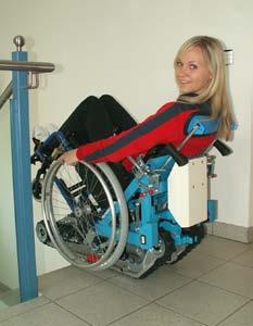 Der Rollstuhl des Benutzers muss für die Verwendung mit dem Stairmax angepasst werden.