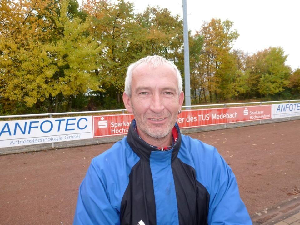 Ralf Mütze auch in der neuen Saison Trainer Nach der Verlängerung mit Uli Drilling für die 1. Mannschaft, hat der Abteilungsvorstand auch den Vertrag mit dem Coach der 2.