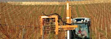 Der hydraulische Antrieb der Sägeblätter bewältigt auch kräftiges Holz. Ein sauberer Schnitt, auch bei starken Laubwänden, ist garantiert.