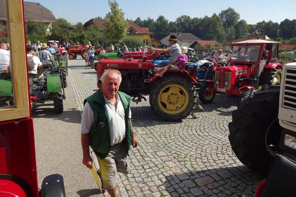 September zu seiner Geburtstagsfeier geladen.