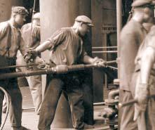 Nach der industriellen Einführung der Ammoniaksynthese wurde ab 1923 erstmalig im Weltmaßstab Methanol im Hochdruckverfahren hergestellt.
