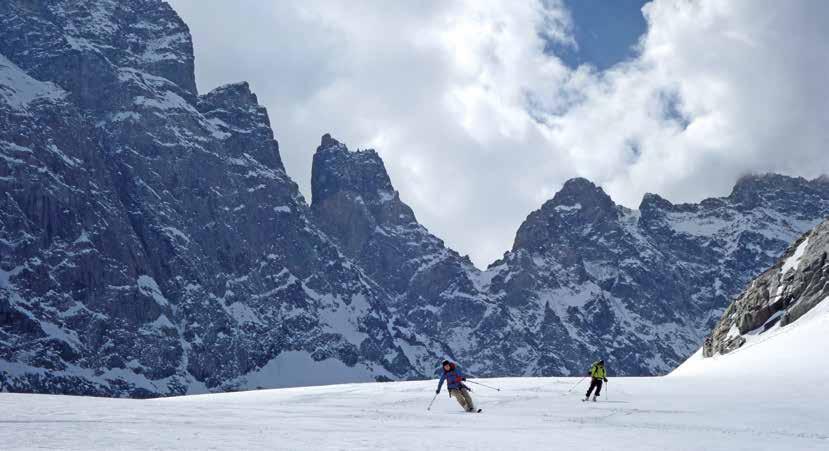 Berichte Abfahrt Glacier Noir Schnee zu stapfen. Hinauf geht es nun auf Skiern zum Col de la Temple durch das weite Becken des gleichnamigen Gletschers.