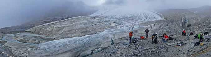 Berichte Wecker - wer den Gletscher erobern will, muss früh starten, da es später zunehmend nasser wird.