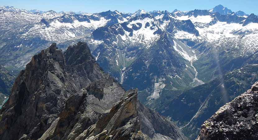Berichte Blick auf Gelmerhörner und Berner Alpen mit Finsteraarhorn Am nächsten Morgen steht ein weiterer Grimsel-Klassiker auf dem Programm.