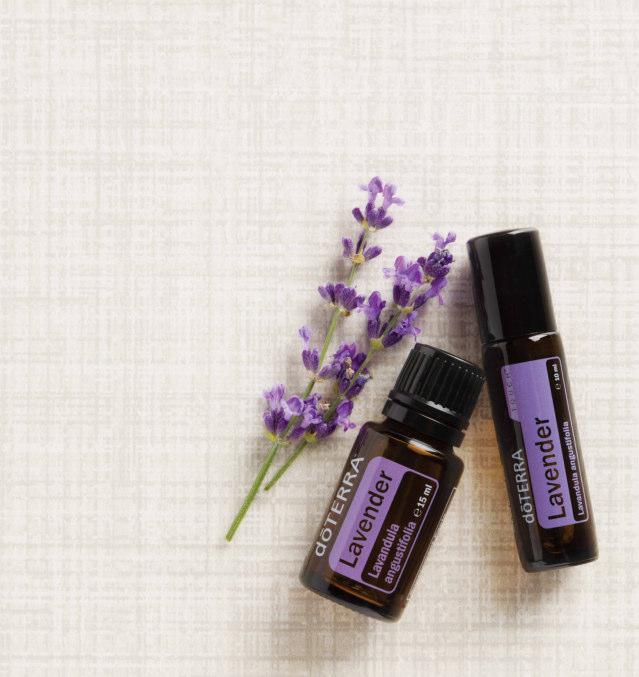 Lavendel Der blumig-luftige Duft von Lavendelöl kann wohltuende, beruhigende und entspannende Vorzüge bieten.