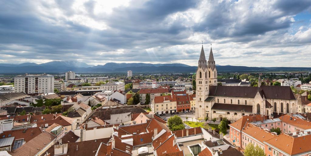 STATUTARSTADT WIENER NEUSTADT Wiener Neustadt ist sehr beliebt und wächst pro hr um 1,8 % an Einwohnern. Damit zählt es im Vergleich zu anderen österreichischen Städten zu den Wachstumssiegern.