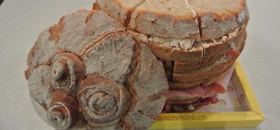 Partybrot Turm Einfach gut unser chüschtiges Gourmet-Brot mit Füllungen Ihrer Wahl. Es wird mit den besten Zutaten exklusiv für Sie von Hand hergestellt.