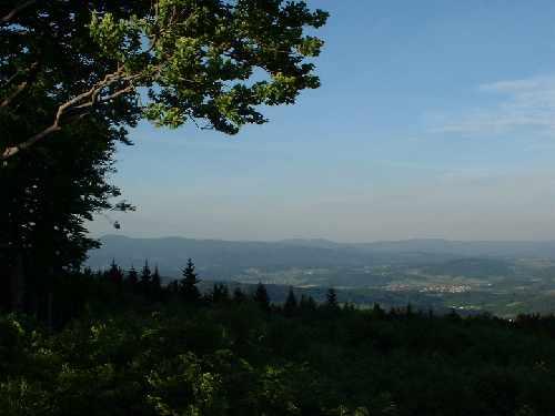 ... und genießen die großartigen Ausblicke in den Hinteren Bayerischen Wald, nach Deggendorf, nach Landshut, nach